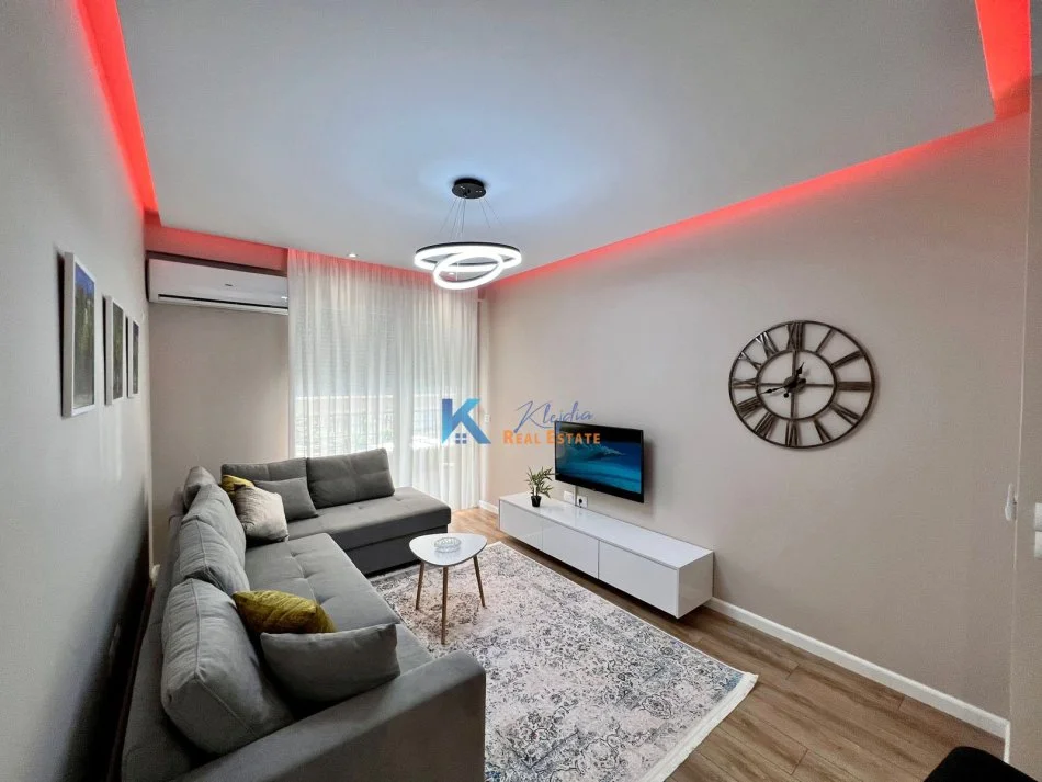 Tirane, jap me qera apartament 1+1+Ballkon , 71 m² 900 € (Komuna e Parisit, Kompleksi Kika 2)