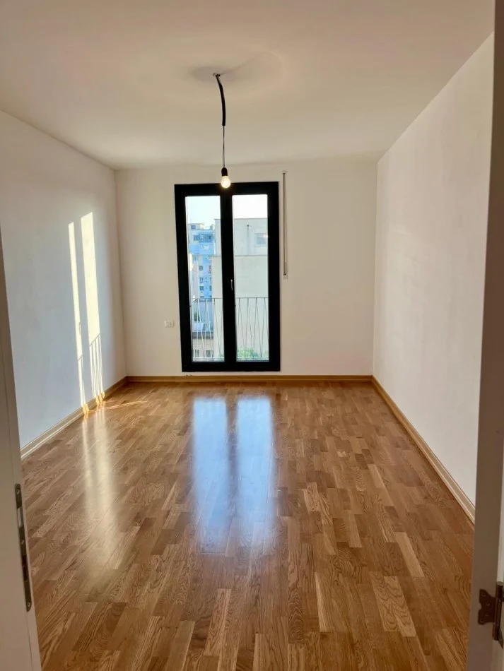 Tirane, jepet me qera zyre Kati 3, 110 m² 750 € (Pediatria, Kompleksi ASL/Zirkon)