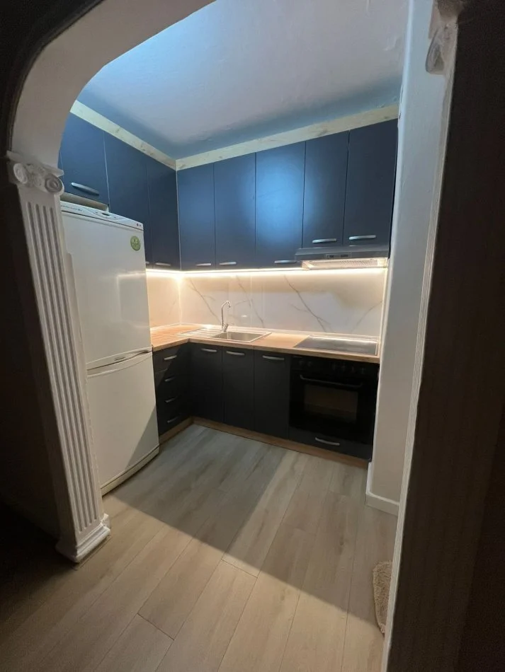 Tirane, shitet apartament 1+1+Ballkon Kati 4, 54 m² 90.000 € (Porcelan, pas UET)