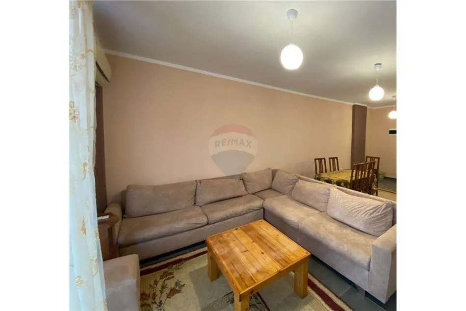 Tirane, jepet me qera apartament 1+1 Kati 4, 75 m² 350 € (Rruga Aleksander Konda)