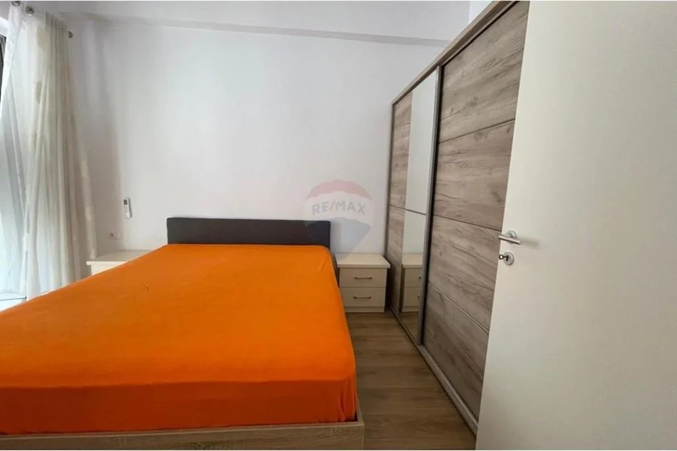 Tirane, jepet me qera apartament 1+1 Kati 5, 55 m² 400 € (Ali Dem)