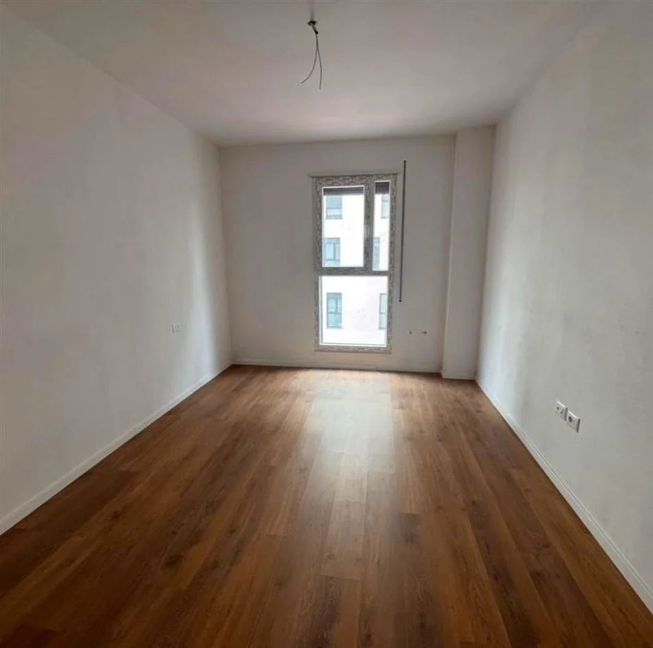 Tirane, jepet me qera zyre Kati 6, 100 m² 600 € (Don Bosko, Tirana Trio Tower Residence)