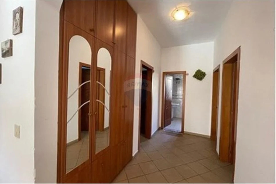 Tirane, jepet me qera apartament 2+1 Kati 2, 100 m² 350 € (Bulevardi Zhan Dark)