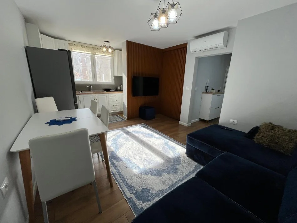 Tirane, jepet me qera apartament 1+1 Kati 2, 62 m² 650 € (Rr. Elbasanit)