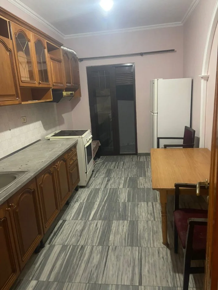Tirane, jepet me qera shtepi 2+1 Kati 2, 90 m² 400 € (Qyteti Studenti)