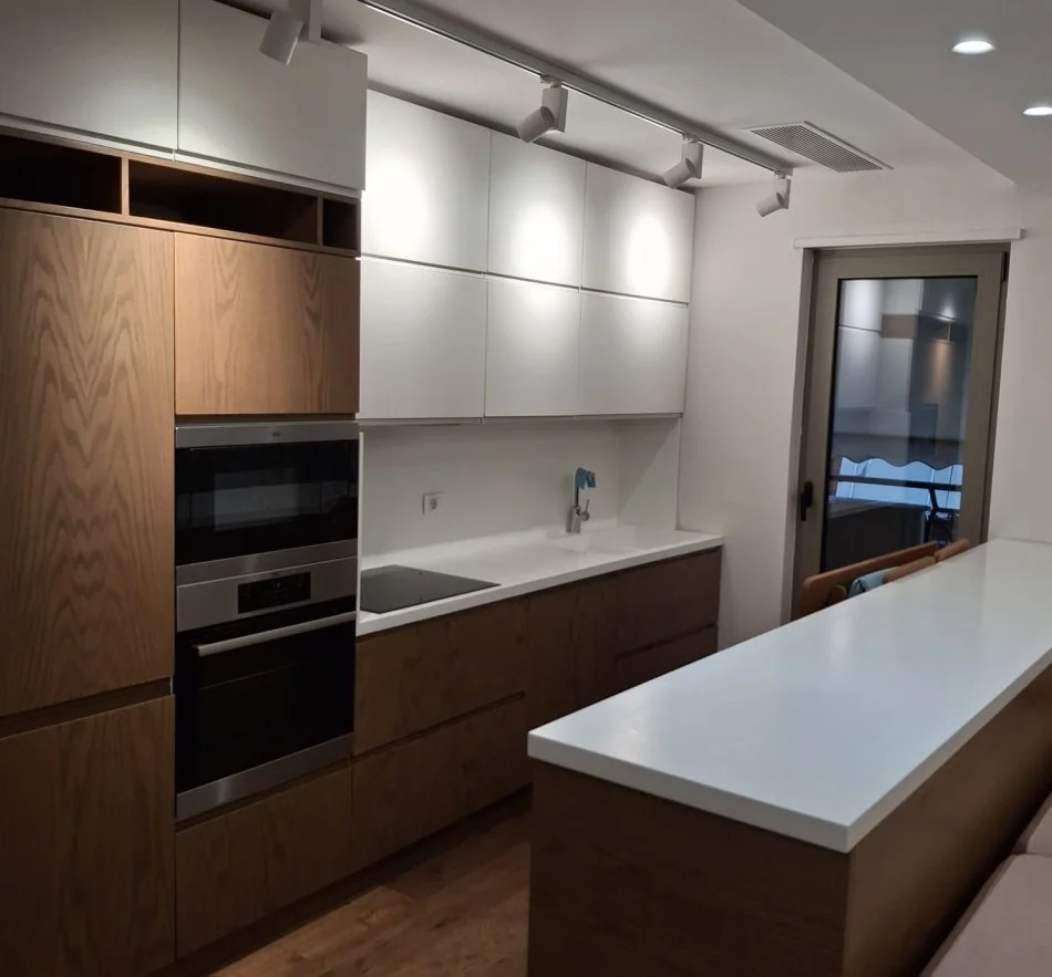 Tirane, jepet me qera apartament 2+1 Kati 5, 103 m² 1.250 € (Rr. Kavajes)