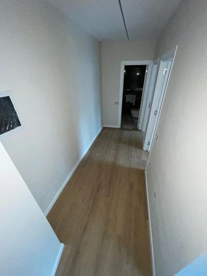 Tirane, jepet me qera apartament 1+1 Kati 2, 70 m² 750 € (Rr. e Kavajes)