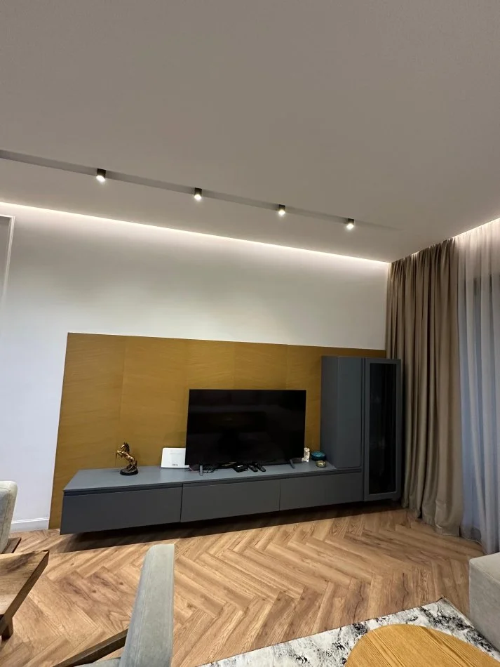 Tirane, jepet me qera apartament 2+1 , 110 m² 1.500 € (Rr. e Kavajes)