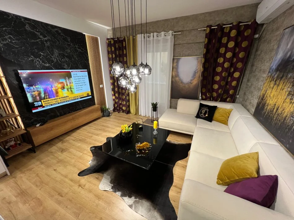 Tirane, shitet apartament 2+1+Aneks+Ballkon Kati 3, 101 m² 258.000 € (Komuna e Parisit)