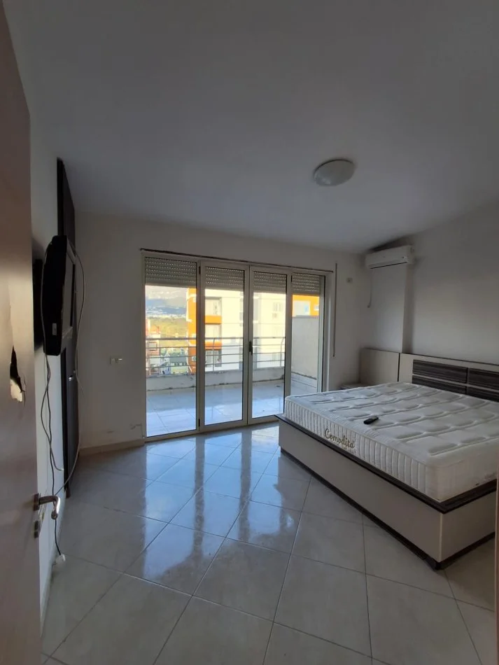 Tirane, shes apartament 2+1+Ballkon Kati 2, 123 m² 180.000 € (Liqeni i Thate)