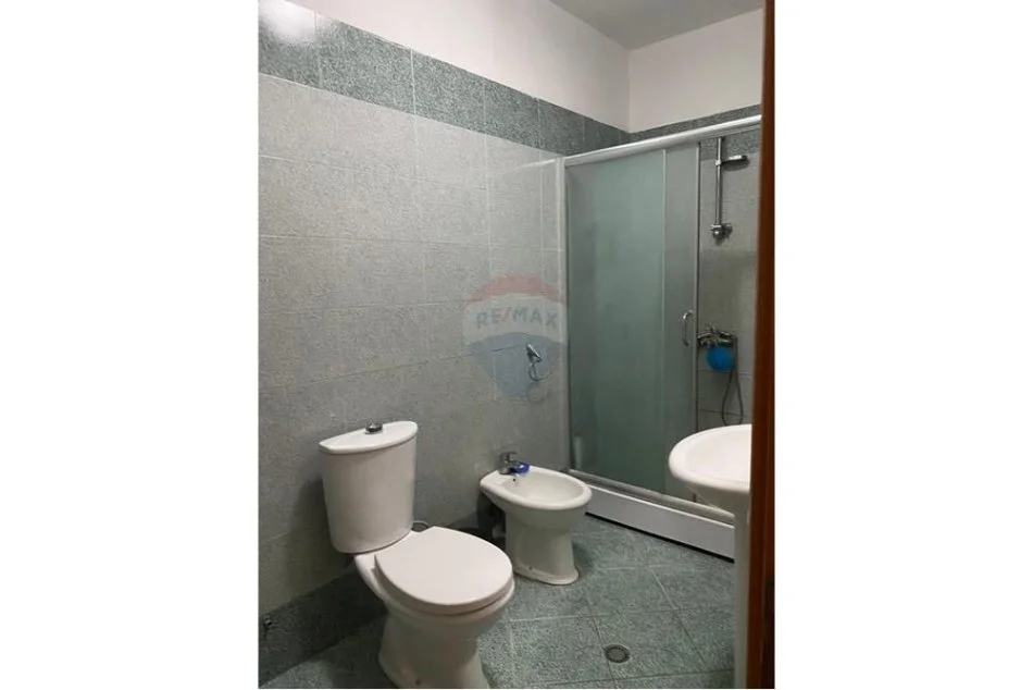 Tirane, jepet me qera apartament 2+1 Kati 3, 98 m² 400 € (Astir)