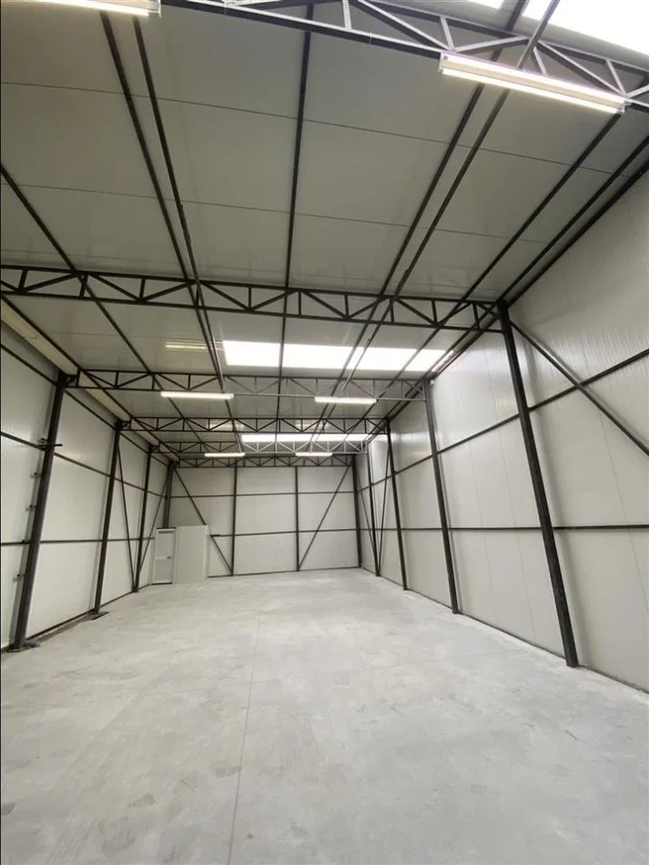 Tirane, jepet me qera magazine Kati 0, 200 m² 1.000 € (Sauk)