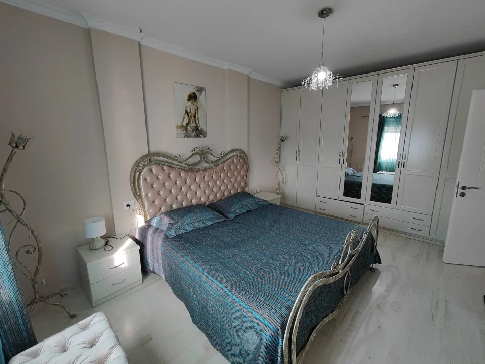 Tirane, jepet me qera apartament 2+1 Kati 9, 100 m² 800 € (Myslym Shyri)