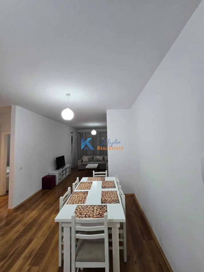 Tirane, jap me qera apartament 2+1+Ballkon Kati 4, 111 m² 650 € (Ali Dem)