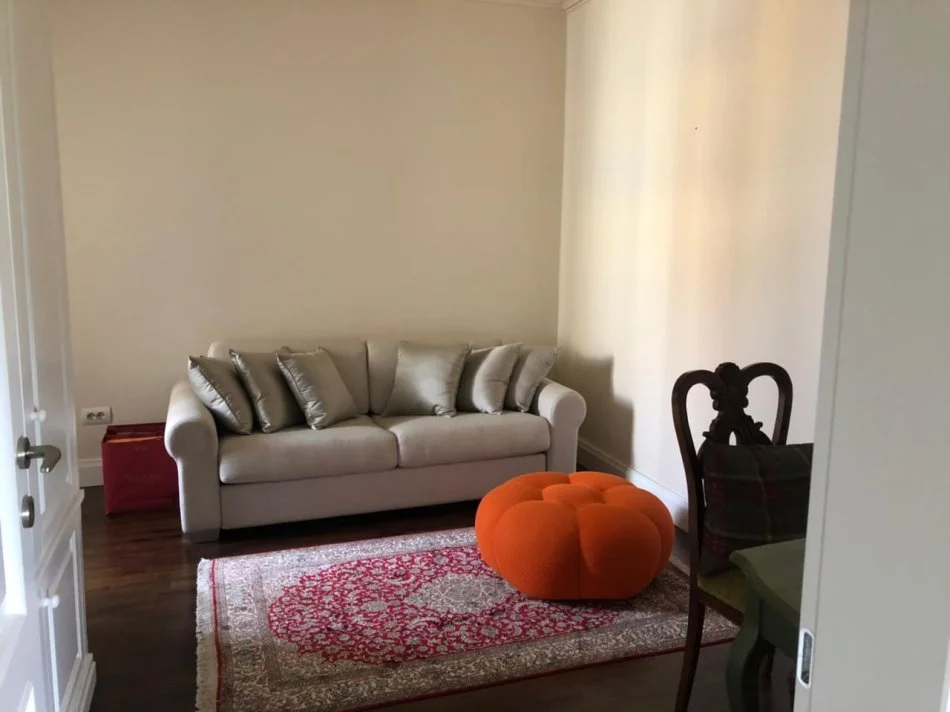 Tirane, jepet me qera 2+1+Aneks+Ballkon Kati 9, 130 m² 1.000 € (Komuna e Parisit)