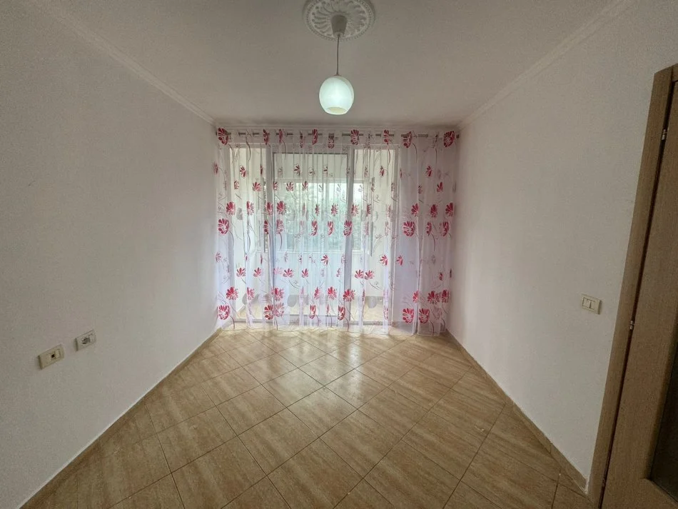 Tirane, shitet apartament 1+1 Kati 2, 80 m² 92.000 € (Fresk)