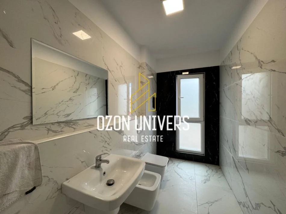 Tirane, jepet me qera ambjent biznesi Kati 2, 170 m² 2.300 € (Rruga e Elbasanit)