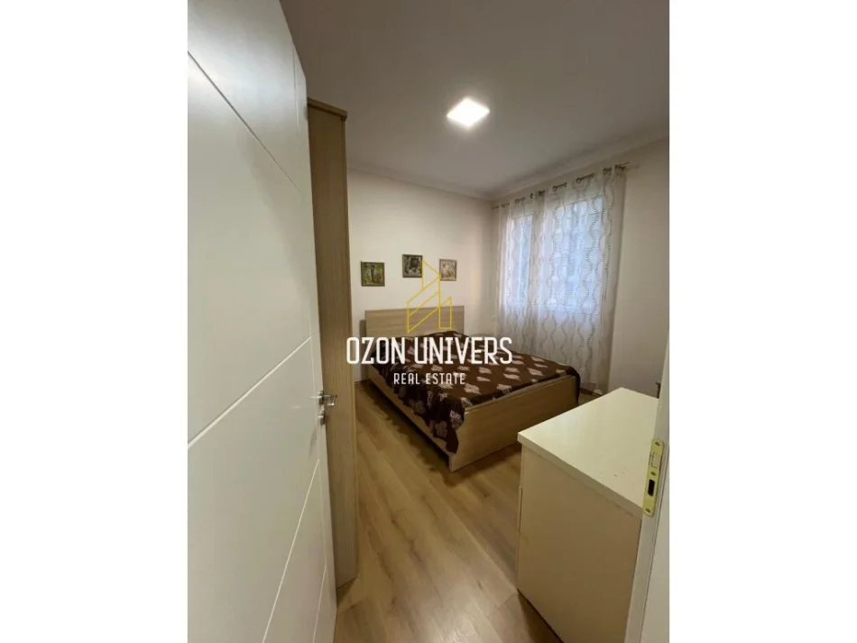 Tirane, jepet me qera 2+1 Kati 3, 80 m² 600 € 