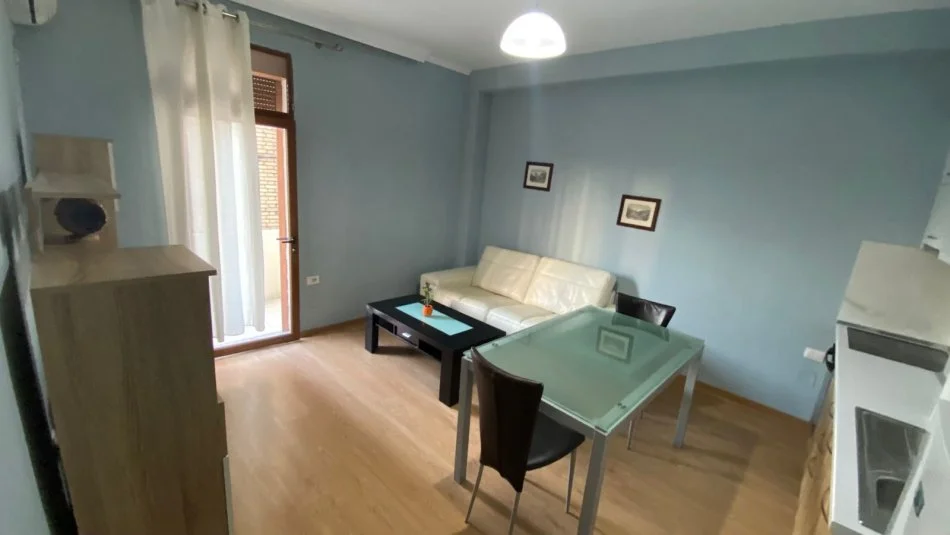 Tirane, jepet me qera apartament 1+1 Kati 2, 60 m² 450 € (Ali Demi, prane Fushes)