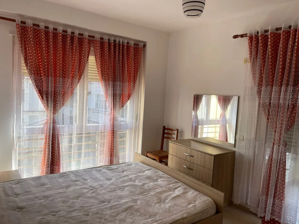 Tirane, jap me qera apartament 2+1+Ballkon Kati 2, 100 m² (Kodra e Diellit)