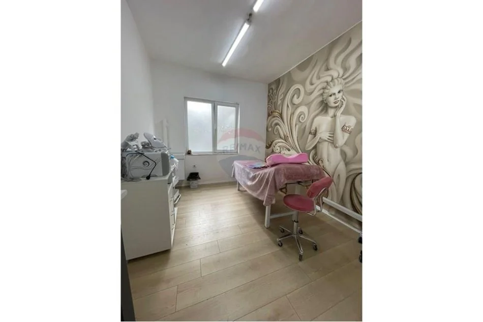 Tirane, jepet me qera ambjent biznesi Kati 2, 15 m² 350 € (21 Dhjetori)