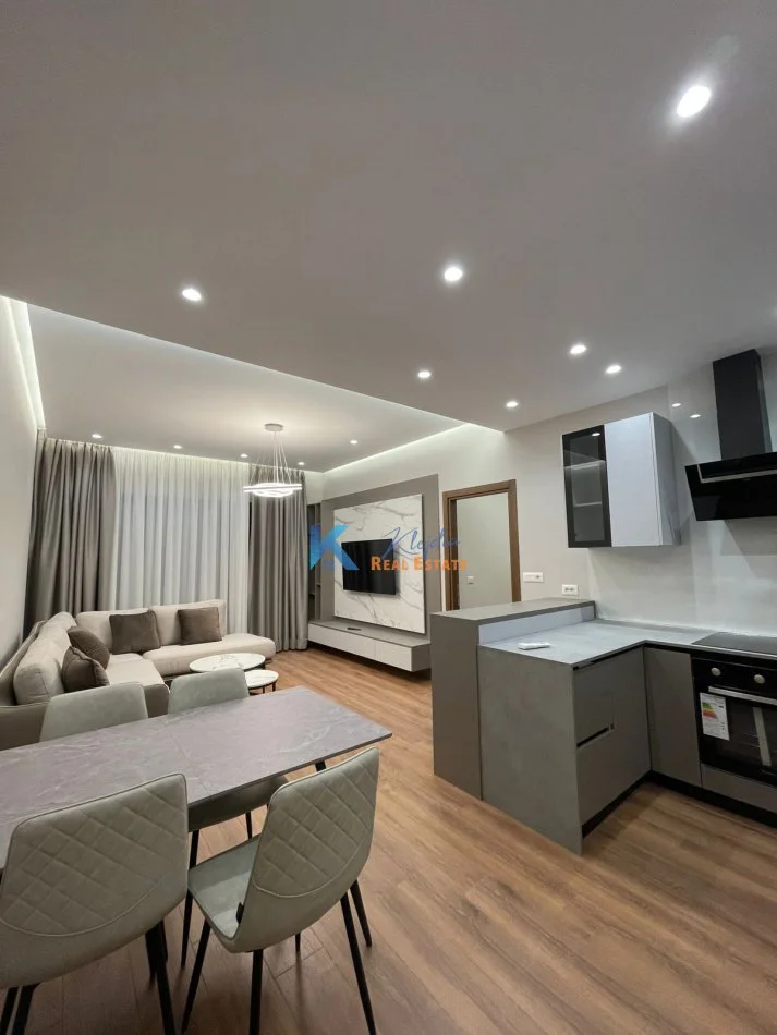 Tirane, jap me qera apartament 2+1+Ballkon Kati 9, 116 m² 830 € (Kompleksi Arlis, Rruga e Dibres)