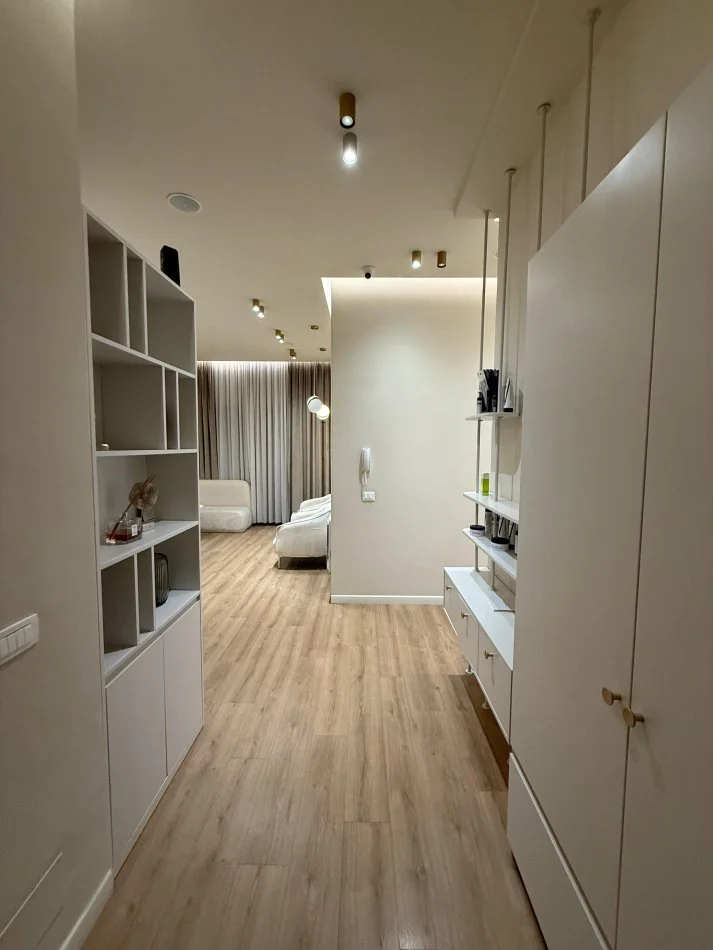 Tirane, jepet me qera ambjent biznesi Kati 1, 125 m² 2.000 € (Komuna e Parisit)
