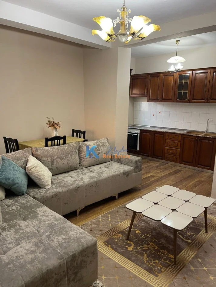Tirane, jap me qera apartament 2+1 Kati 4, 104 m² 700 € (Myslym Shyr, pas Big Market)