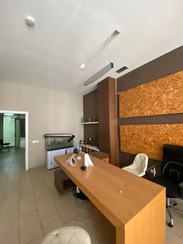 Tirane, jepet me qera zyre , 62 m² 600 € (Rruga e Kavajes)