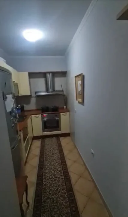 Tirane, jepet me qera apartament 1+1 Kati 4, 70 m² 580 € (Rruga e Elbasanit)