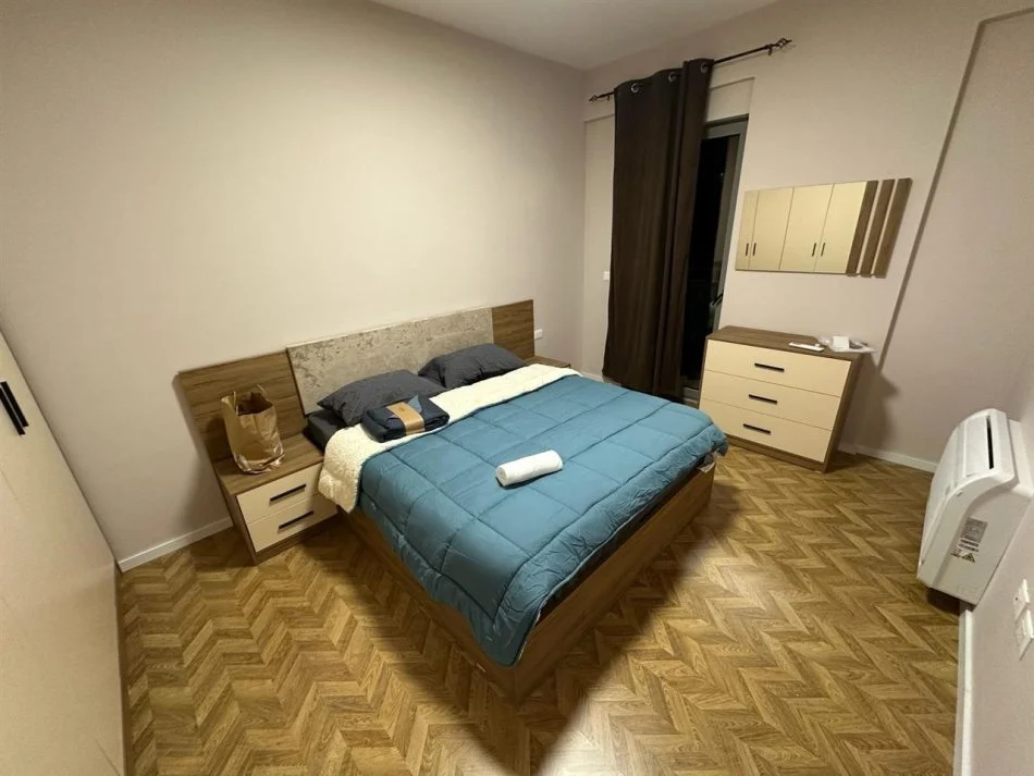 Tirane, jap me qera apartament 1+1+Ballkon Kati 1, 75 m² 550 € (Ish Fusha e Aviacionit)