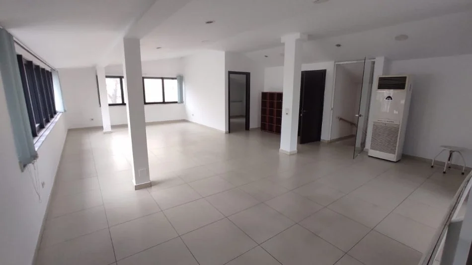 Tirane, jepet me qera zyre Kati 3, 115 m² 1.000 € (Brryli, Rruga Bardhyl)