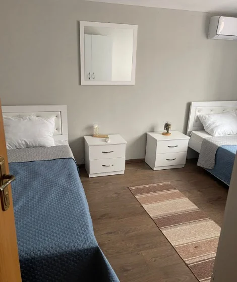 Tirane, jepet me qera apartament 3+1 Kati 3, 140 m² 800 € (Kompleksi Dinamo)