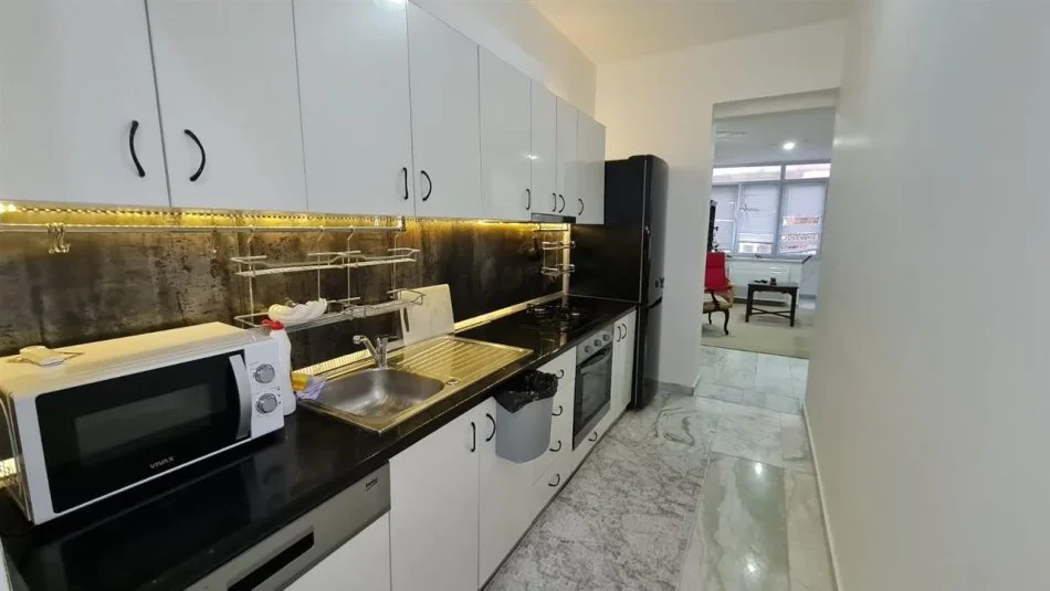 Tirane, jap me qera apartament 1+1 Kati 2, 60 m² 600 € (Bllok, afer Juridikut)