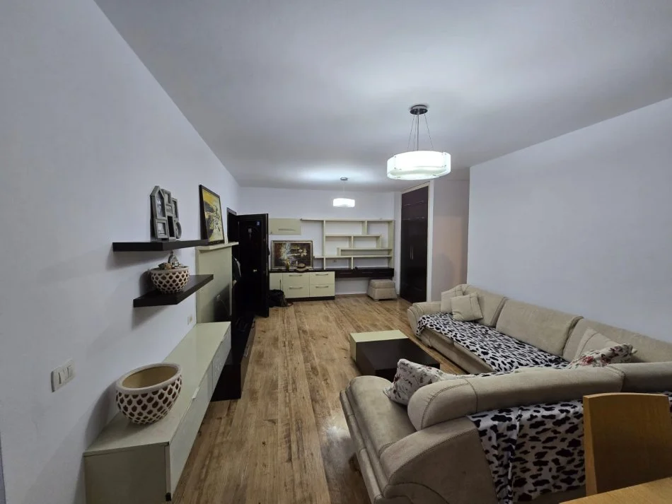 Tirane, shitet apartament 1+1 Kati 5, 72 m² 98.000 € (Astir)