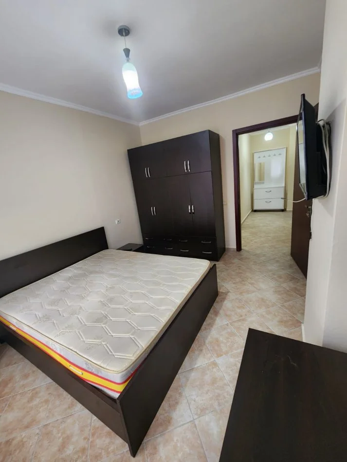 Tirane, jepet me qera apartament 1+1+Ballkon Kati 4, 60 m² 400 € (Astir)
