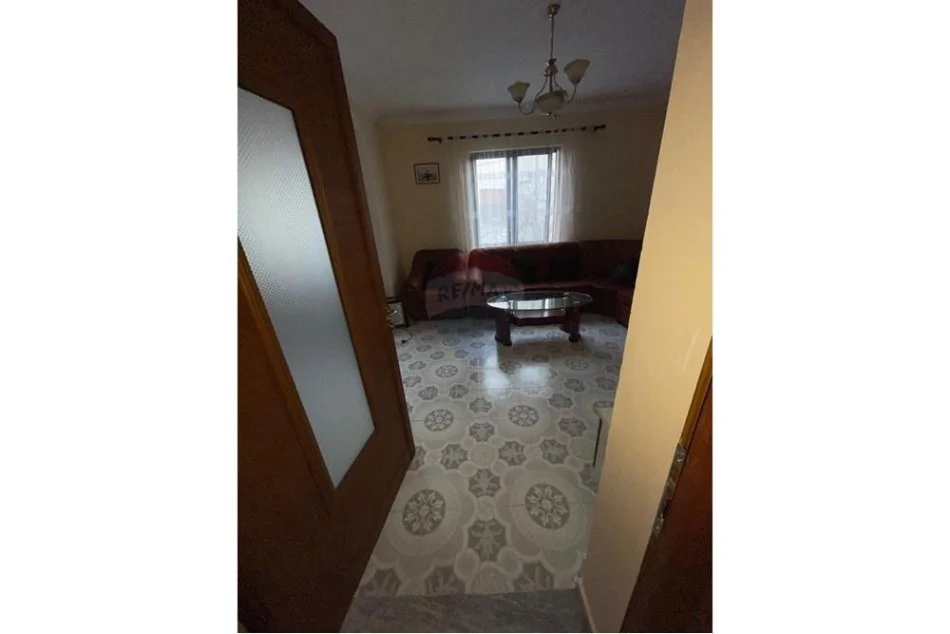 Tirane, jepet me qera apartament 2+1 Kati 2, 140 m² 350 € (Ali Demi)