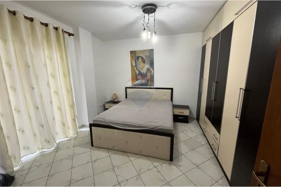 Tirane, jepet me qera apartament 2+1 Kati 1, 78 m² 450 € (Liqeni That)