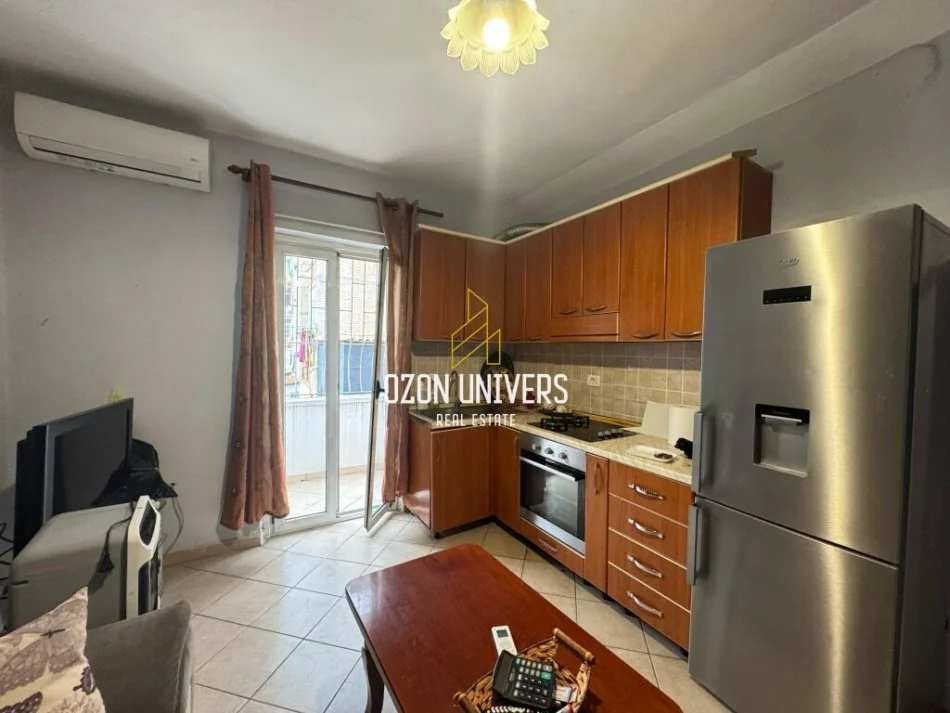 Tirane, jepet me qera apartament 2+1+Ballkon Kati 2, 70 m² 450 € (Kombinat)