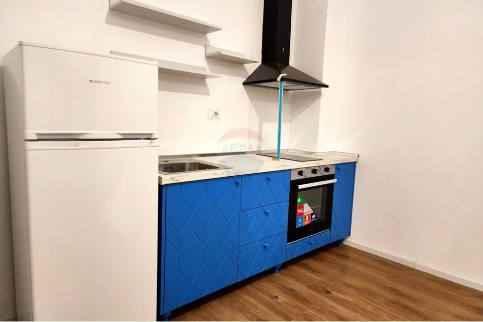 Tirane, jepet me qera apartament 1+1 Kati 2, 67 m² 400 € (Ali Demi)