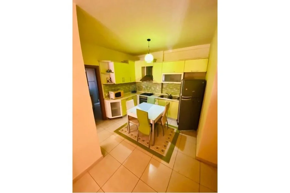 Tirane, jepet me qera 1+1 Kati 0, 65 m² 400 € (Kristal Center)