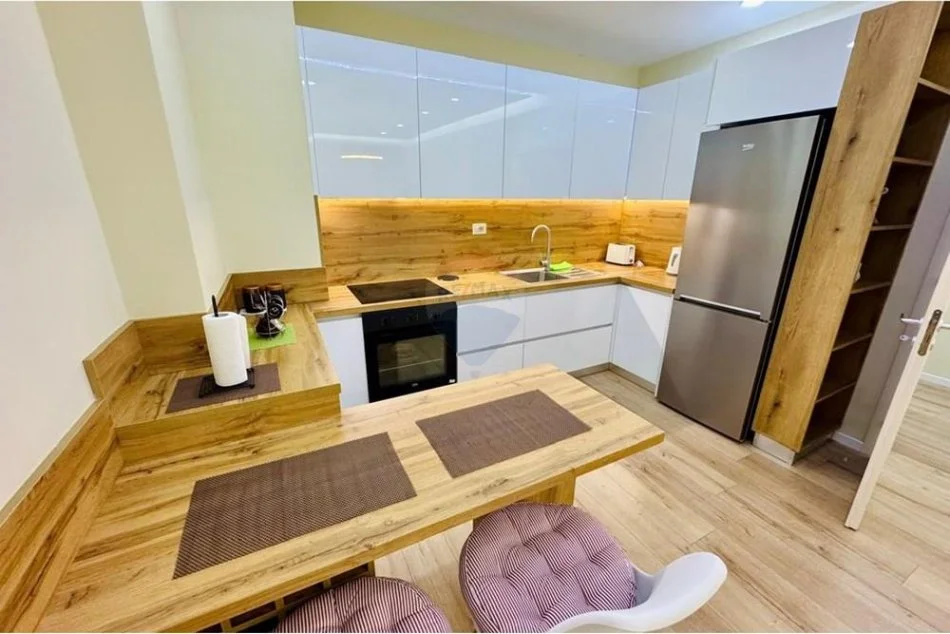 Tirane, jepet me qera apartament 1+1 Kati 3, 68 m² 450 € (Shkoze)