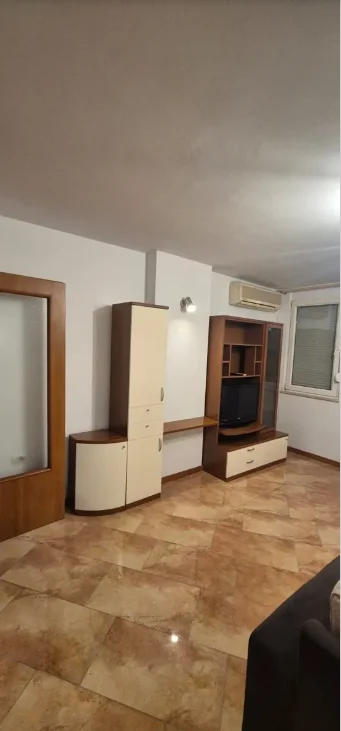 Tirane, jepet me qera apartament 3+1 Kati 3, 135 m² 1.100 € (Myslym Shyri)