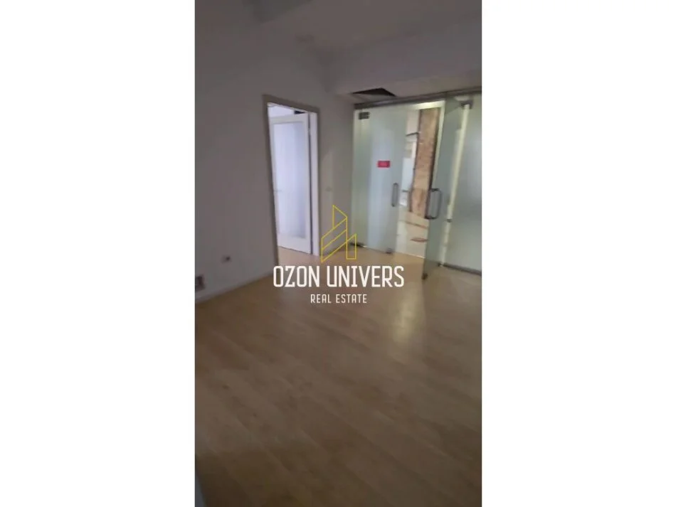 Tirane, jepet me qera ambient biznesi Kati 2, 80 m² 1.400 € (Qendër)