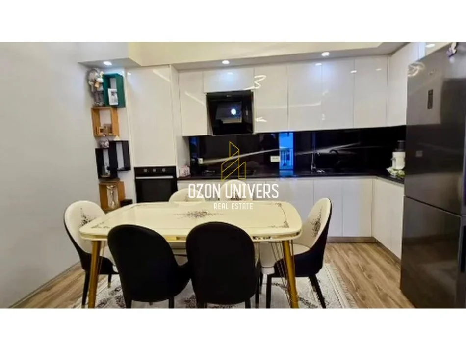 Tirane, shitet 3+1 Kati 5, 140 m² 260.000 € (Unaza E re)