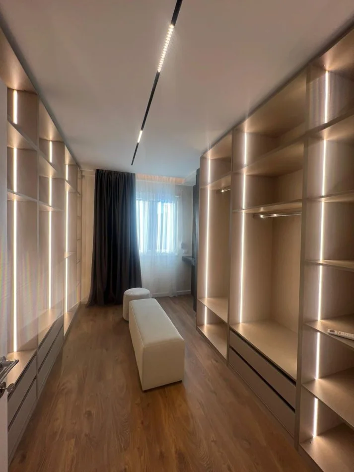 Tirane, jepet me qera apartament 2+1 Kati 3, 70 m² 1.200 € (Komuna e Parisit)