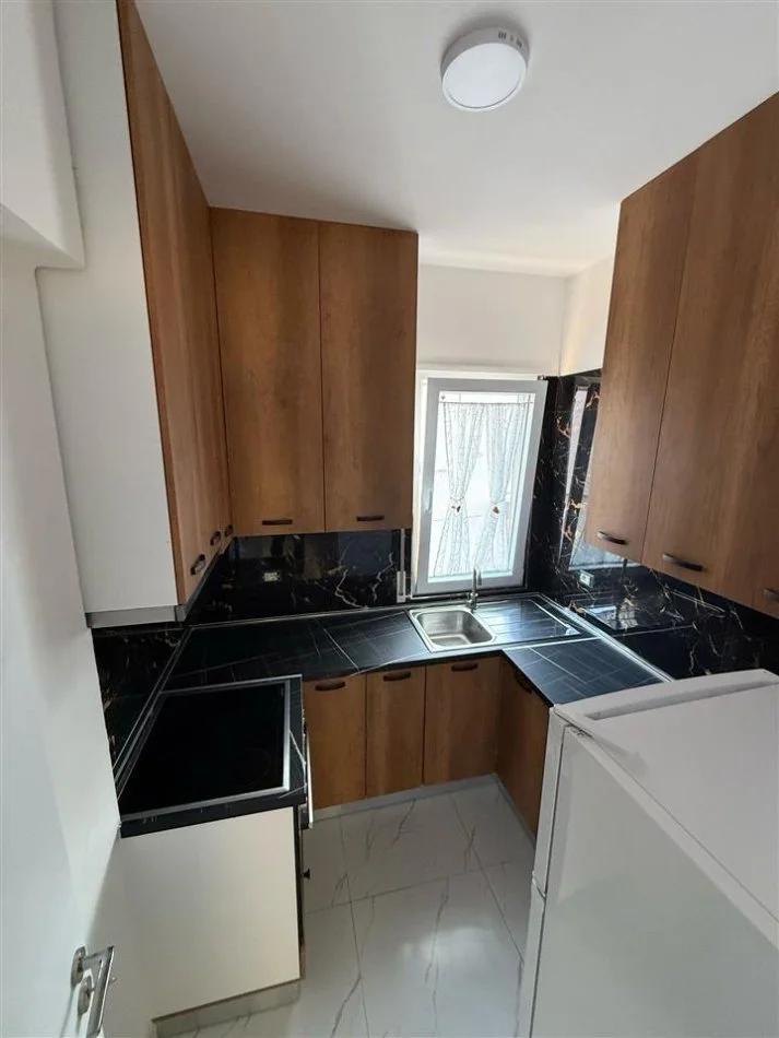 Tirane, jap me qera apartament 1+1+Ballkon Kati 2, 70 m² 450 € (5 Maji)