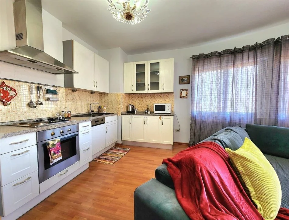 Tirane, jap me qera apartament 1+1+Ballkon Kati 9, 71 m² 520 € (Ne Zog te Zi, Qatar Center)