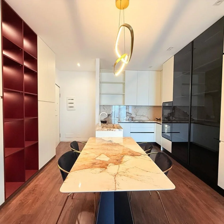 Tirane, jepet me qera apartament 3+1 Kati 8, 140 m² 2.500 € (21 Dhjetori)