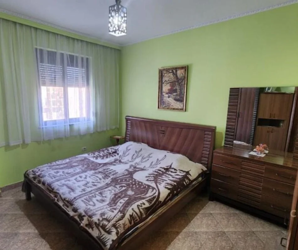 Tirane, jap me qera apartament 1+1 Kati 3, 45 m² (pas Kompleksit Square 21)